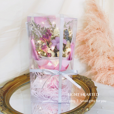 紫色棉花乾燥花束